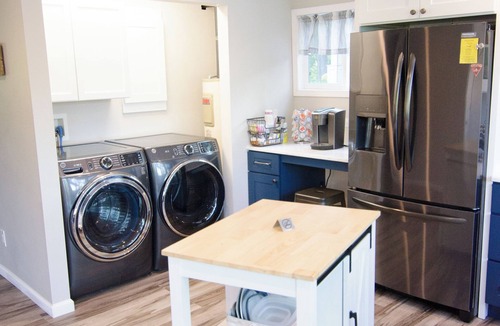 Newbury House | Charming house with AC in Burton - Perfect for a relaxing getaway!