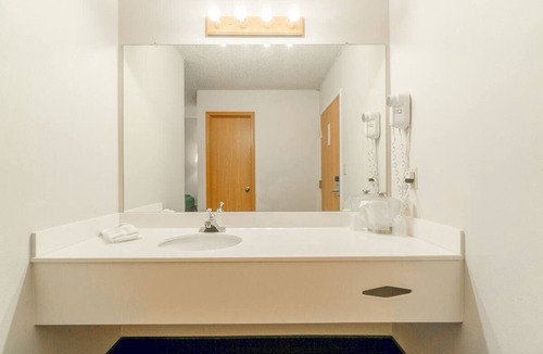 Texhoma Hotel | Charming King Room w/Jetted Tub – Designed for Ultimate Relaxation