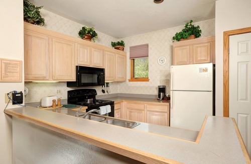 Keystone Condo | Charming Lakeside 1 Bedroom Condo