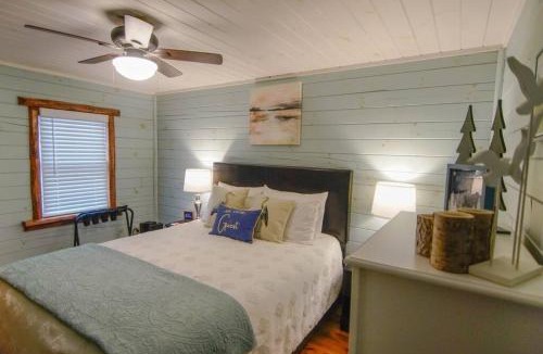 Ashtabula House | Charming Lakeview Cabin Near Geneva-On-The-Lake!