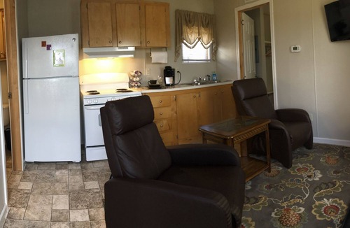 Newport House | Charming Mini Mobile Home