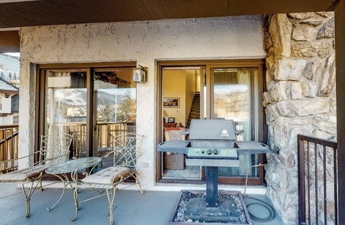 Vail Condo | Charming Mountain Cabin HUGE condo steps to Gondola! Pool, Hot tub and Views!