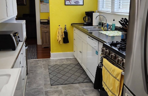 Mount Dora House | Charming Mt Dora 2 Bedroom Home - 1 mile from Historic Downtown!