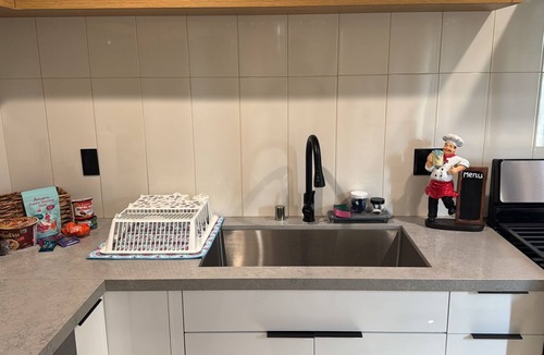 Boyle Heights Hotel | Charming One Bedroom Suite in lovely Los Angeles with AC, WiFi