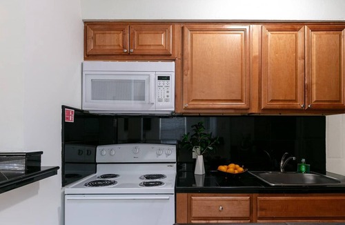 Poinciana Park Apartment | Charming Private 1 bedroom with Full Kitchen – Perfect Location!