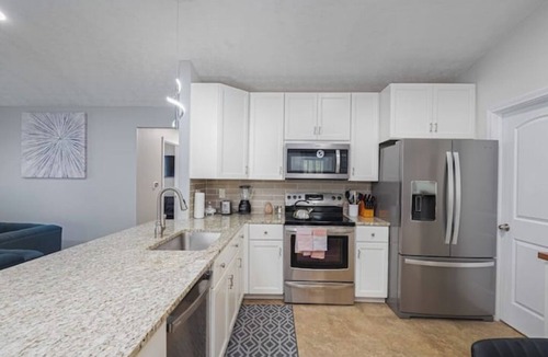 Riverside House | Charming Ranch 3BR W/Hot Tub and Ping Pong Table