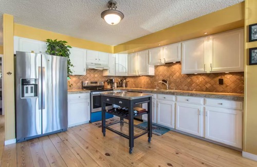 Lower Arapahoe Condo | Charming, remodeled 2-bedroom condo with WiFi, AC in gorgeous Boulder