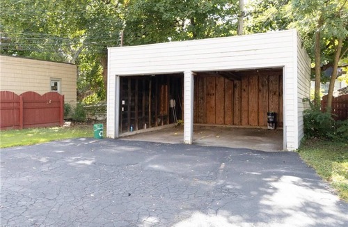 Shaker Heights Apartment | Charming Shaker Heights 2BR, 1BA apartment vintage style and modern comforts.