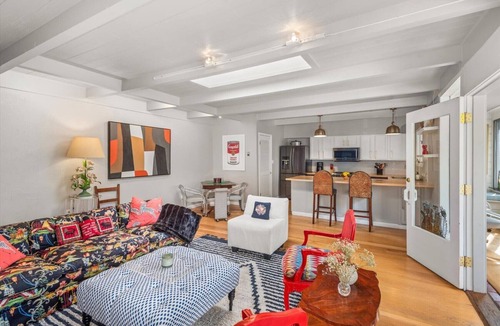 Aspen House | Charming Single-Level 3 Bed House in the desirable Cemetery Lane Neighborhood