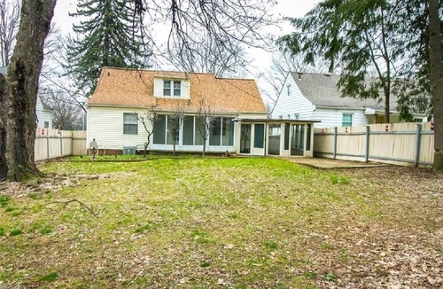 Cleveland Heights House | Charming Stone Cottage-20 min to CCF/CWRU/UH