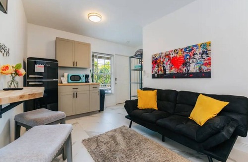 Santa Barbara Estates Apartment | Charming Studio Apartment in Sunny Pompano Beach, Florida - Your Ideal Getaway!