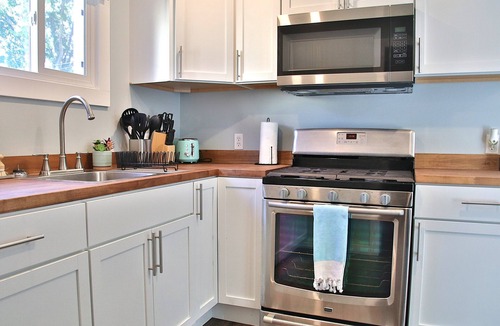 Lakewood House | Charming upper duplex, walking distance of dining and Lakewood fun!