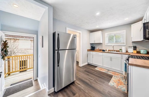 Lakewood House | Charming upper duplex, walking distance of dining and Lakewood fun!