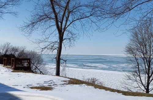Conneaut House | Charming vacation cottage since 1930 with a spectacular view of Lake Erie