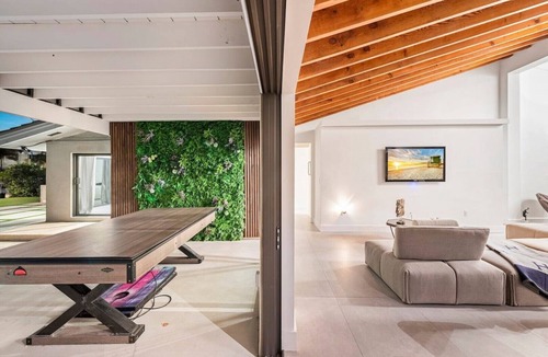 Hollywood South Central Beach Villa | Charming Waterfront 5BR/4BTH Villa North of Miami