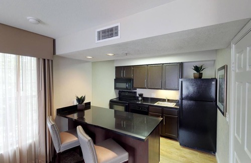 Brea Hotel | Chase Suites Hotel Brea-Fullerton