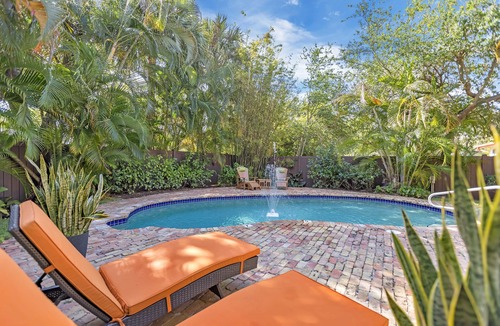 Del-Ida Park Historic District Cottage | Chateau Mango, historic cottage with a pool!