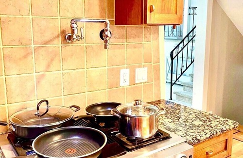 Southeast House | CHEERFUL 3 BEDROOM HOME WITH HUGE BACKYARD