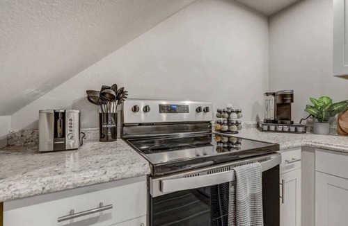 Village Seven Apartment | Cheerful Cove - Cozy Basement Centrally Located
