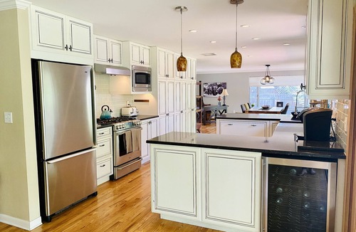 Goldsmith House | Cheerful three bedroom with stunning sunroom!
