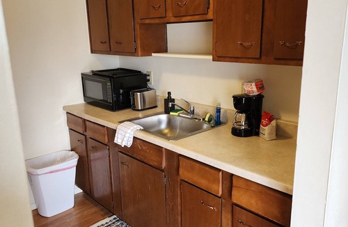 Mentor Apartment | Chic 1 Bd Great for Travel Professionals!