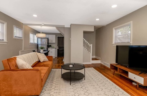 Brook Park House | Chic Brook Park 2BR | Your Gateway to Airport & Downtown