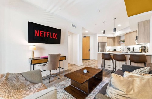 Santa Ana Heights Apartment | Chic & Cozy Condo | South Coast | Mins to Irvine