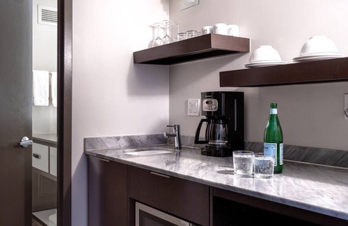 Union Square Condo | Chic King Suite at Wyndham Donatello in SF