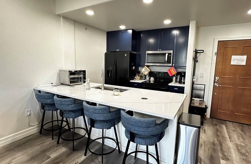 The Highlands Condo | Chic Retreat Modern Condo 2BR 2BA 3,900 to rent for 30 days or less.