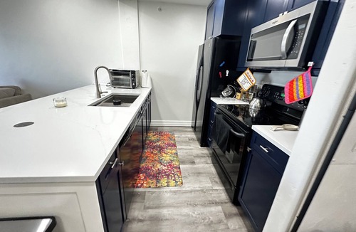 The Highlands Condo | Chic Retreat Modern Condo 2BR 2BA 3,900 to rent for 30 days or less.