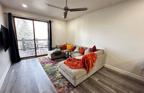 The Highlands Condo | Chic Retreat Modern Condo 2BR 2BA 3,900 to rent for 30 days or less.