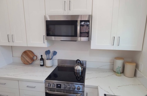 Westside Cottage | Chic Spanish Casita in beautiful Santa Barbara with WiFi and AC