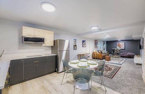 Hampden Apartment | Chic Urban Apartment/Great Location + Free parking