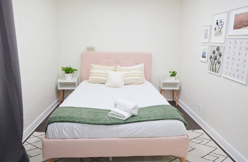 Vernon House | Chic Urban Retreat: Modern Oasis in Inglewood!