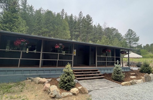 Allenspark Apartment | Chiefs Head Peak Lodge Annex Room @ Ferncliff Ranch & Resort