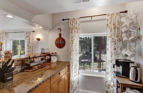 Green Mountain Falls Cabin | Chipita Park Cabin| Peak Views & Forest Serenity