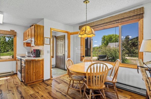 Clark Cabin | Chipmunk - Cozy pet friendly cabin