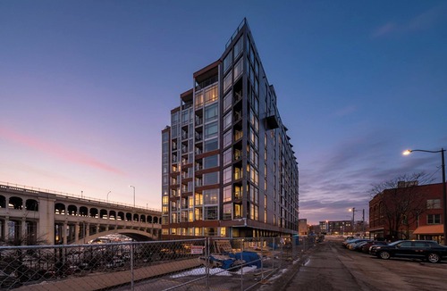 Ohio City Apartment | City Escape Penthouse - Free Parking 247 gym