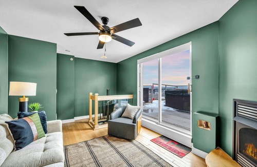 Ohio City Apartment | City Escape Penthouse - Free Parking 247 gym
