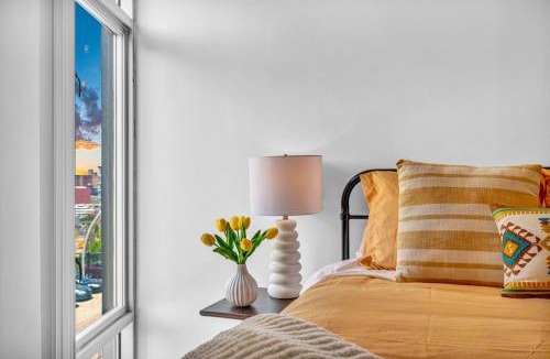 Ohio City Apartment | City View Modern Balcony Parking Gym 512