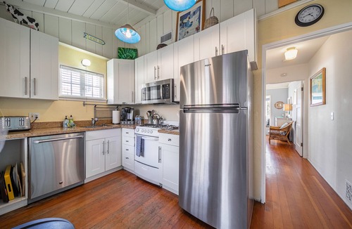 Laguna Beach Cottage | Classic beach town vibe on iconic Cliff Dr, steps to stunning Heisler Pk.