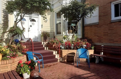Sandusky House | ☆Classic Downtown Mansion☆ Shared Space with Private Suite