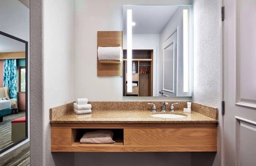 Pismo Beach Hotel | Classic King Room | Free Parking, 1.9 mi to Monarch Butterfly Grove