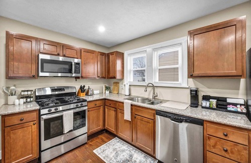 South Euclid House | Classic Tudor Getaway |Fireplace|Parking|Workspace