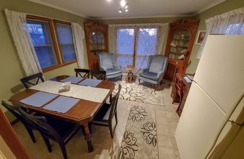 Cleveland House | CLE Garden Retreat, 4-Min to Airport & Metroparks, Ping Pong, BBQ & Private Yard