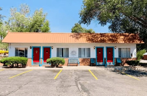 Salida Hotel | Clean, central, Retro Inspired Salida Motel 1