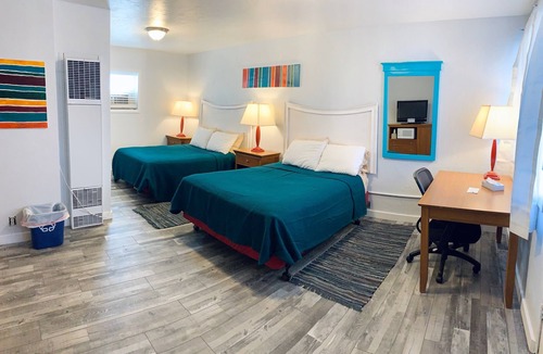 Salida Hotel | Clean, central, Retro Inspired Salida Motel 7