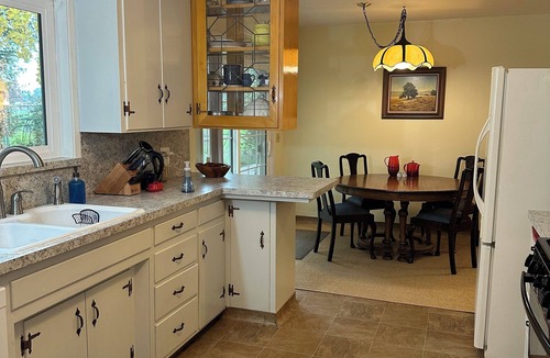 Visalia House | Clean, Comfortable & Quiet House in Visalia