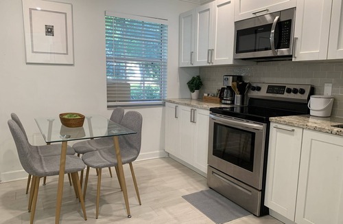 Tarpon River Cottage | Clean, Contemporary & Charming! 2/2 Cottage – Central Ft Lauderdale Near Beach