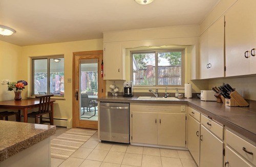 Belcaro House | * CLEAN, QUIET & WONDERFUL HOME IN ONE OF DENVER’S FINEST NEIGHBORHOODS! *